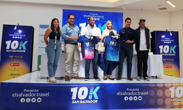 Camiseta oficial femenina y masculina de 10K El Salvador.