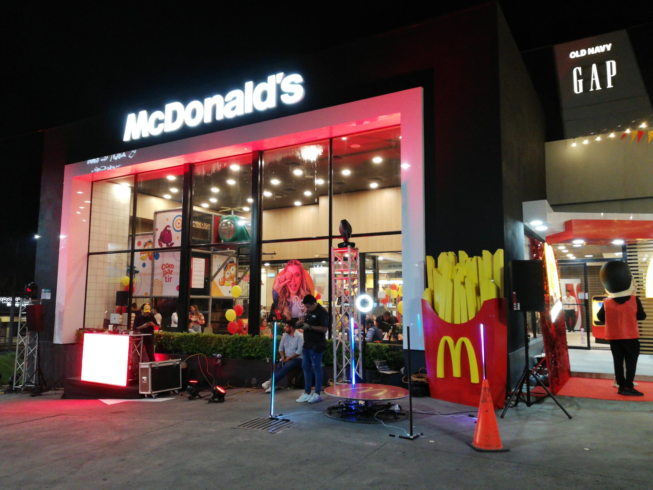McDonald's remodeló su icónico restaurante Zona Rosa para brindar una ...
