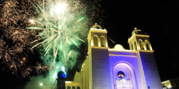 Salvadoreños celebran la transfiguración del Salvador del Mundo - En La ...