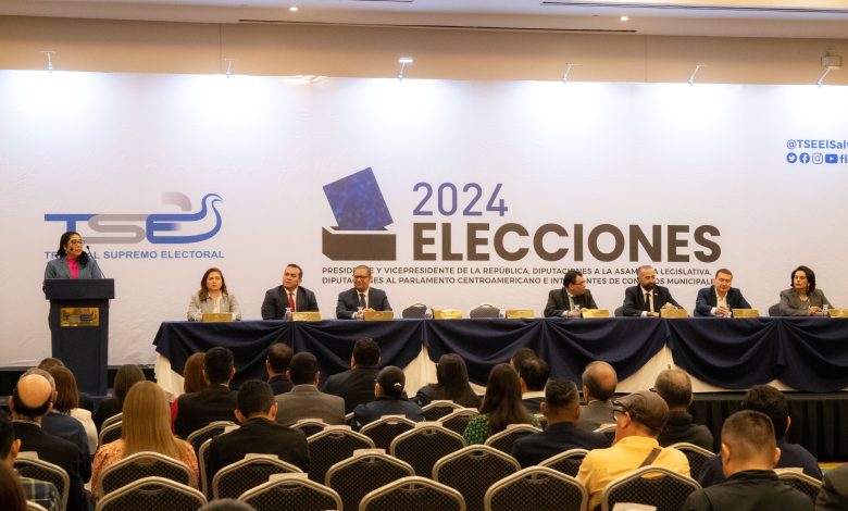 Magistrados se reúnen en las instalaciones del TSE para dar a conocer la formación de las JEVEX para los comicios del próximo año. Foto: Tomada de la cuenta de X del TSE.