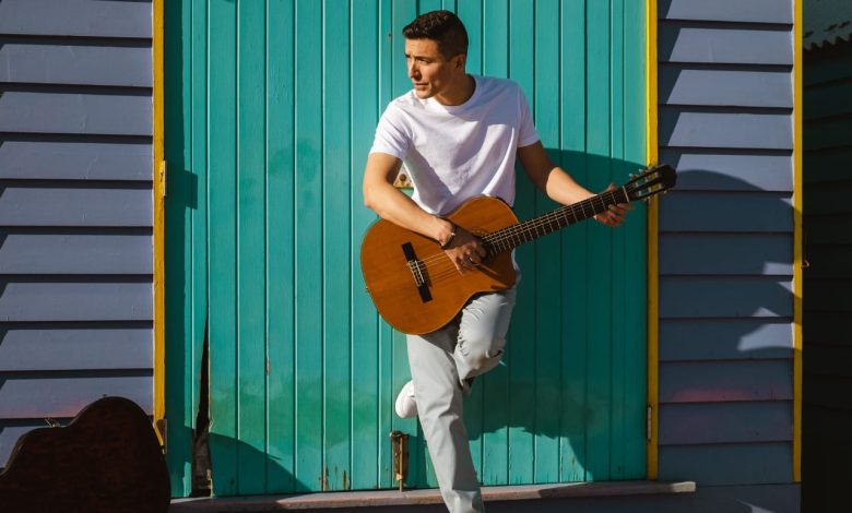 TALENTO SALVADOREÑO RADICADO EN AUSTRALIA PRESENTA PROPUESTA MUSICAL