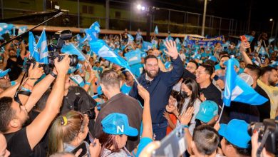El alcalde Mario Durán fue recibido por una multitud de simpatizantes Cyan en su discurso de victoria.