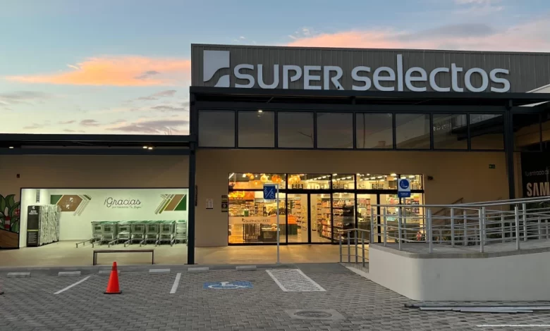 La apertura de este Súper Selectos genera más de 350 empleos y fortalece la presencia de la cadena en la zona occidental de El Salvador.