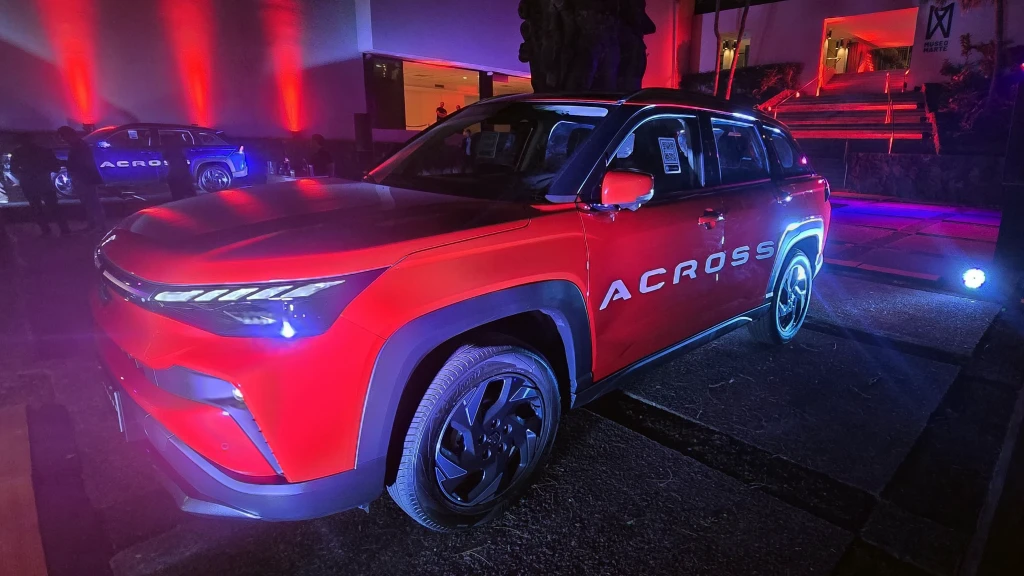 Suzuki presenta en El Salvador el nuevo Across
