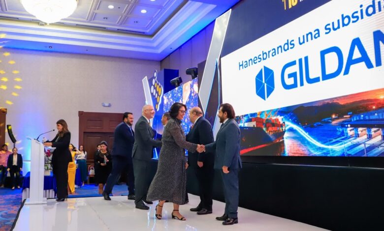 Vicepresidente Félix Ulloa participa en reconocimiento a empresas exportadoras