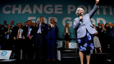 Exministra británica Ann Widdecombe fue asesinada en su casa
