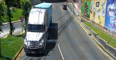 VMT impone $400 en multas a conductor de rastra por maniobras peligrosas en Santa Tecla