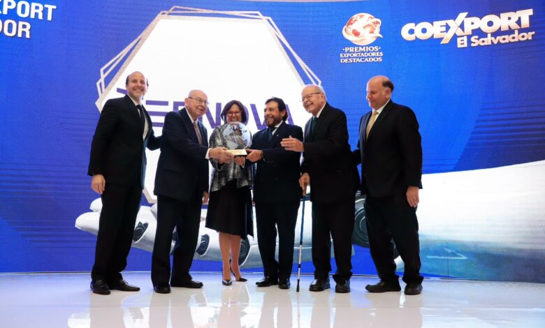 Vicepresidente Félix Ulloa destaca innovación y tecnología durante entrega de premios a exportadores salvadoreños