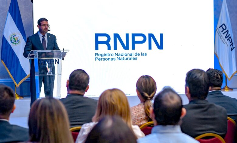 Salvadoreños ya pueden renovar su DUI por internet con nueva plataforma del RNPN