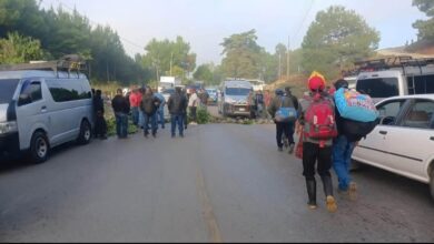 Transportistas bloquean carreteras en Guatemala por aumento en el precio de los combustibles