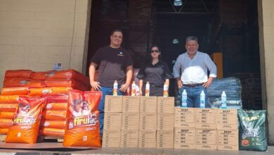 Beep y Grupo Futura entregan donación a la asociación SalvaDog en El Salvador