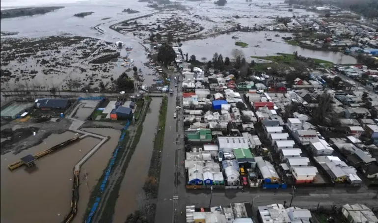 Temporal en Chile deja 10 fallecidos y más de 100,000 personas aisladas
