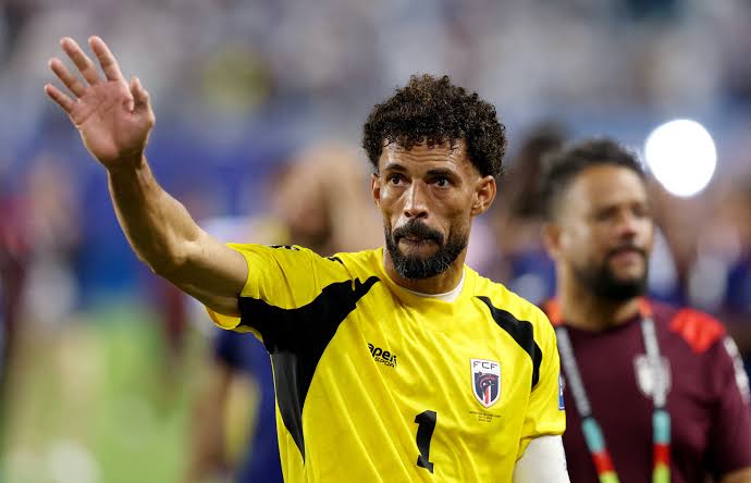 Problemas con la visa postergan el viaje de Vozinha para unirse a Colo Colo