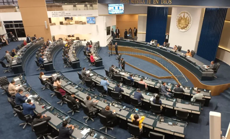 Diputados avalan préstamos por $440 millones para servicios de agua, carreteras y becas