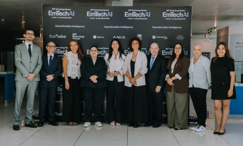 Camila Cruz, fundadora de C² Labs, durante el lanzamiento en El Salvador