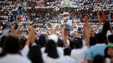 "Aquí no hay ninguna juventud oprimida por ninguna dictadura": Bukele durante el anuncio de las 50,000 becas