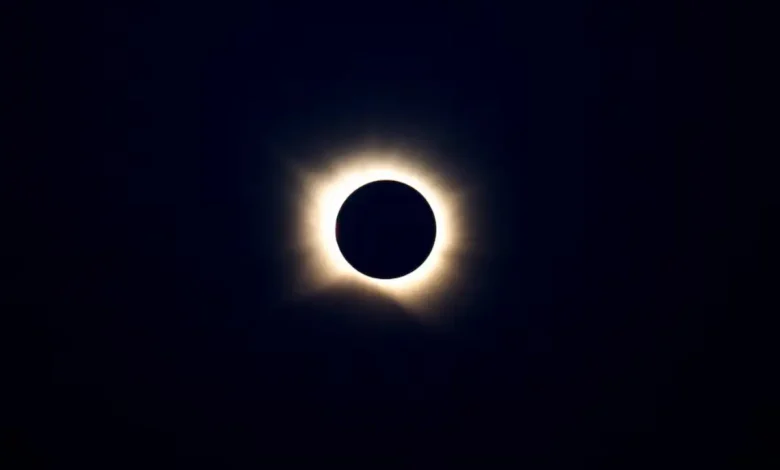 "Era precioso": Millones de personas contemplaron el eclipse solar total