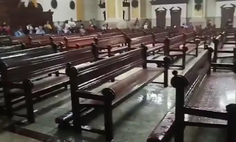 Lluvias y ráfagas de viento provocan filtraciones en la Catedral Metropolitana de San Salvador