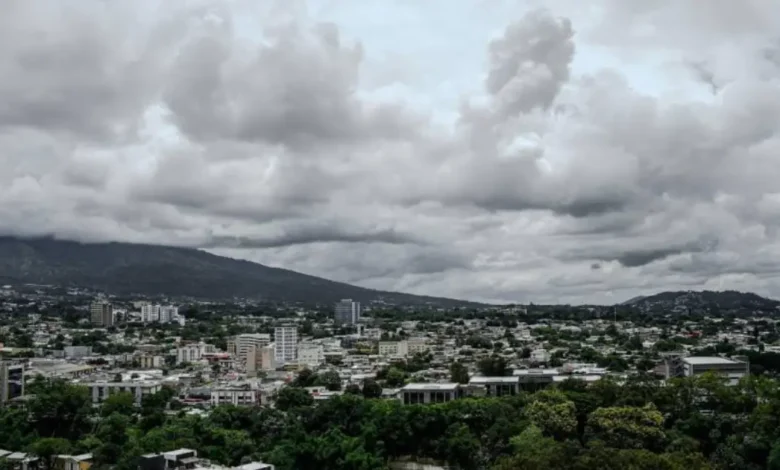 Onda tropical provocará lluvias fuertes sobre todo el país este sábado