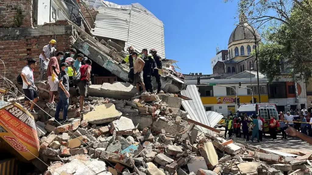 Sube a 132 el número de muertos por el terremoto en Colombia