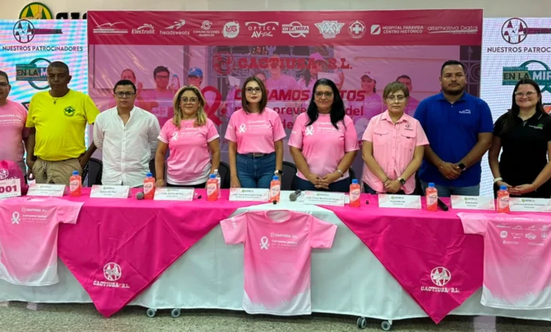 Corredores participando en la carrera de CACTIUSA por la prevención del cáncer de mama