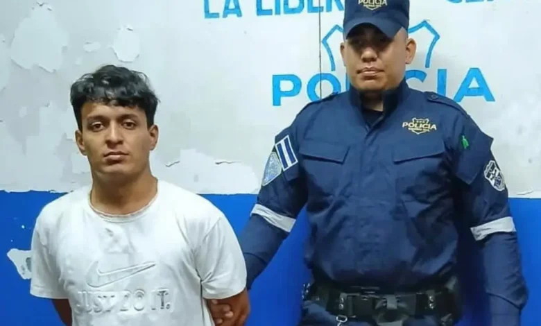 Capturan a joven por caso de hombre hallado sin vida en una cuneta