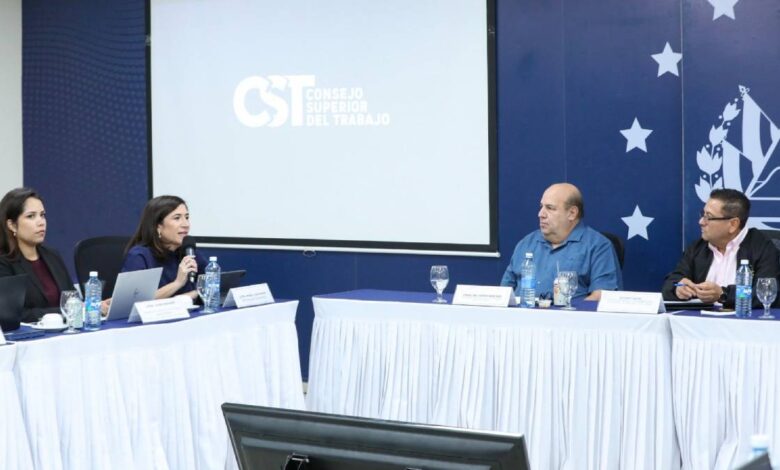 Castro confirma que analizan "abrir una herramienta legal" para ampliar horario y trabajar menos días