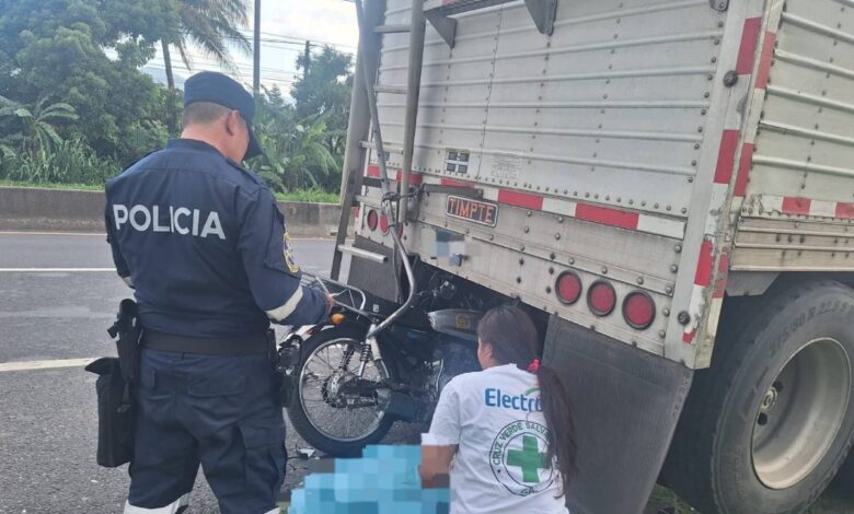 Choques contra rastra y árbol dejan dos motociclistas muertos mientras decesos en moto aumentan 39,4 %