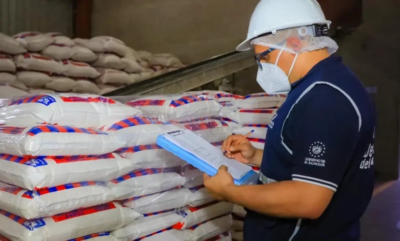 Descartan desabastecimiento de granos básicos tras inspecciones en San Salvador