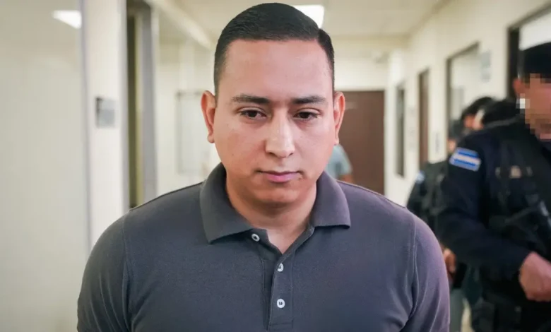 Exfiscal auxiliar seguirá detenido y enfrenta un segundo delito