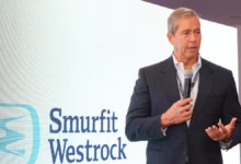 Empresa Smurfit Westrock presenta empaques innovadores y sostenibles en El Salvador.