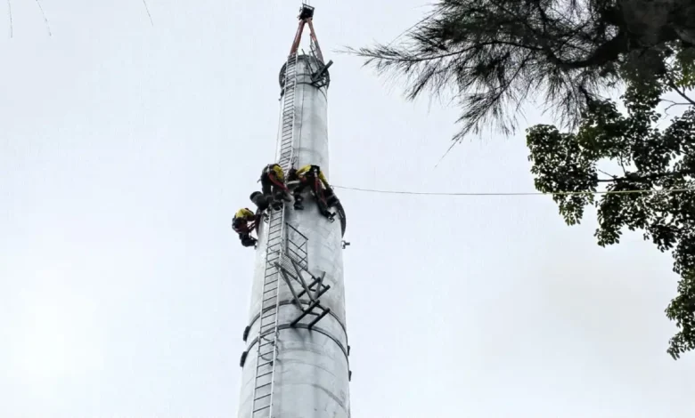 MOP completa instalación de la séptima torre del aerocable de Mejicanos