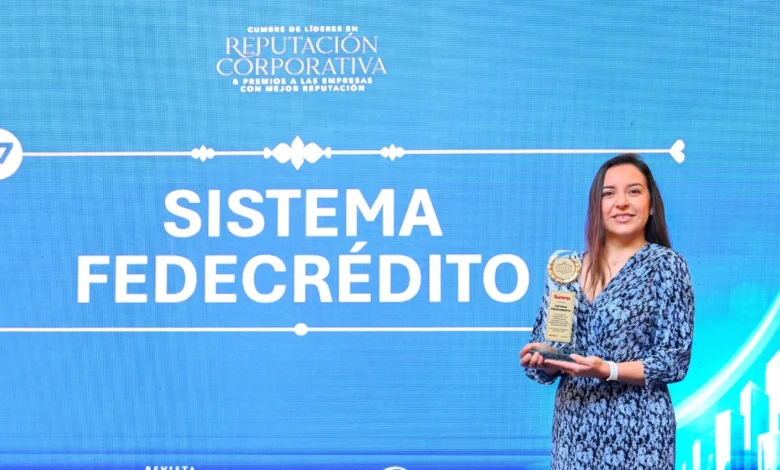 SISTEMA FEDECRÉDITO recibe Premio Reputación Corporativa 2026 de Revista Summa.