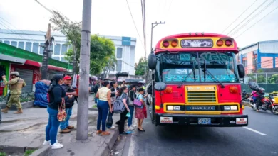 Transportistas piden medidas "urgentes" ante alza de combustibles
