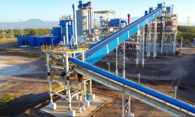 Planta de cemento en Acajutla, El Salvador