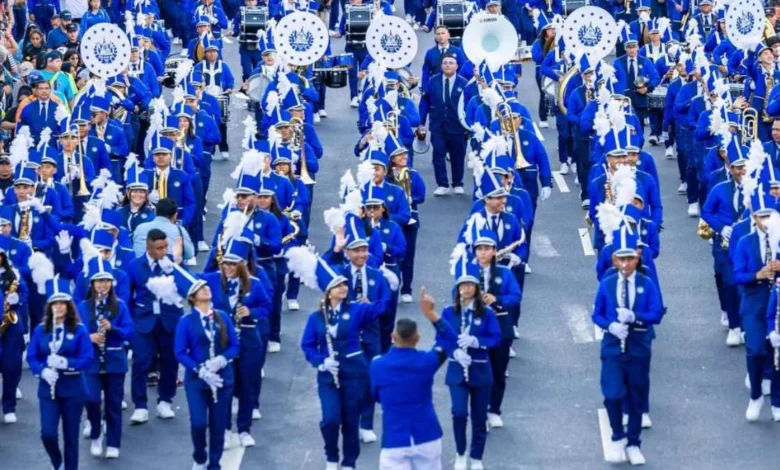 Banda El Salvador participa en el desfile del 15 de septiembre