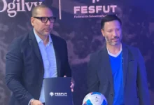 Presidente de la FESFUT Yamil Bukele con el representante de Ogilvy firman alianza estrategica