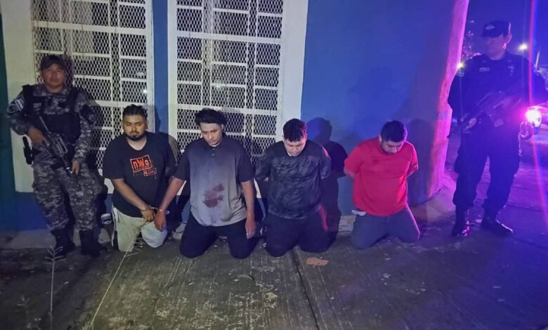 Capturan a cinco hombres por intentar embestir a policías en la alameda Juan Pablo II