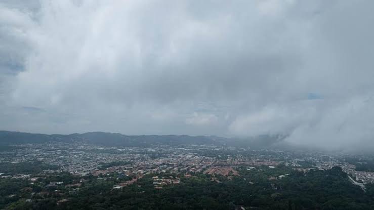 El Ministerio de Medio Ambiente y Recursos Naturales (MARN) mantiene bajo vigilancia una baja presión ubicada al suroeste de las costas de El Salvador.