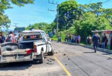 Colisión entre un pick-up y rastra deja ocho lesionados y un capturado