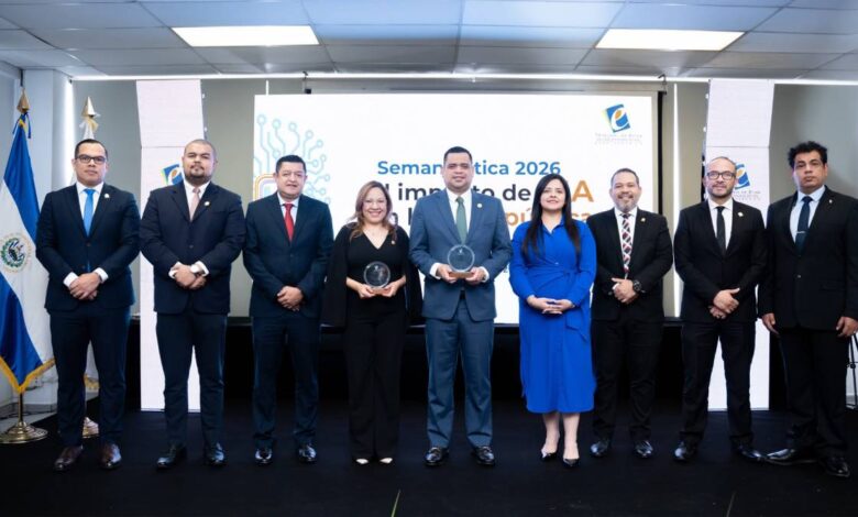 Corte de Cuentas recibe galardón “Constructores de la Ética Pública 2026”