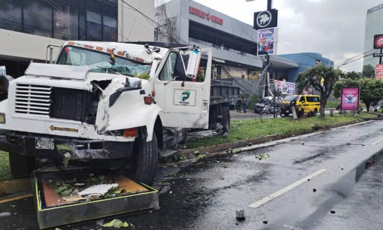 El accidente de camión en el bulevar Los Próceres deja seis lesionados