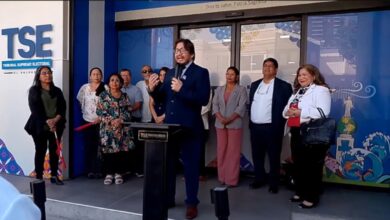 El Frente Farabundo Martí para la Liberación Nacional (FMLN) inscribió este jueves ante el Tribunal Supremo Electoral (TSE) a sus candidatos a diputados por el exterior para las elecciones de 2027.