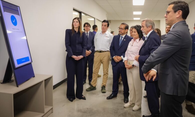 La presidenta de Perú, Keiko Fujimori, visitó las instalaciones de DoctorSV, la plataforma de atención médica impulsada por el Gobierno de Nayib Bukele que incorpora inteligencia artificial para facilitar el acceso a servicios de salud.