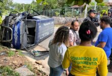 Microbús con estudiantes choca contra poste en La Libertad