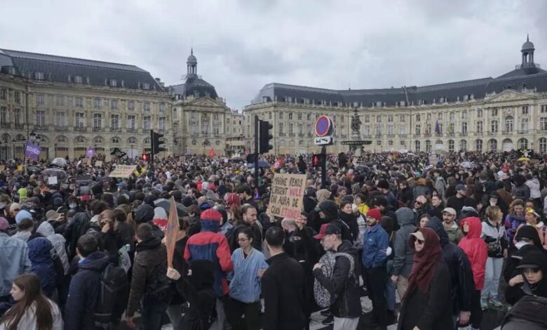 Nuevas protestas multitudinarias en Francia dejan casi 1,000 detenidos