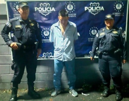 César Enrique Reyes Campo, de 21 años, fue detenido por agredir físicamente a otro hombre en el bulevar Las Palmeras, en Sonsonate.