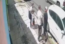 VIDEO: Hombre ataca a vigilante de un kínder en Santa Tecla
