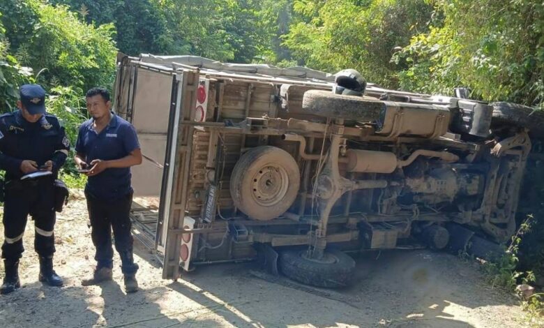 Vuelco de camión en Panchimalco deja nueve lesionados, cuatro de ellos estudiantes